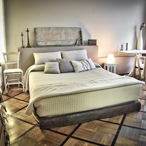 Camera con letto king size